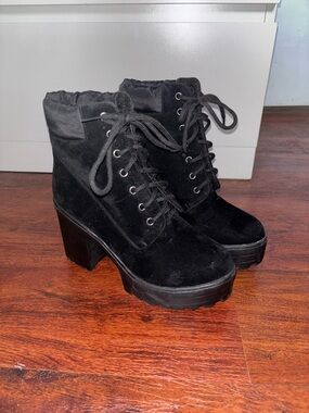 Women's Black Lace-Up Platform Ankle Boots